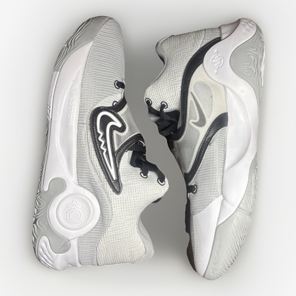 Athletic_Shoes